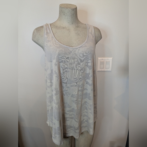 Torrid Active Camo burn out tank Grey Camo plus Size Size 2x - Picture 7 of 15